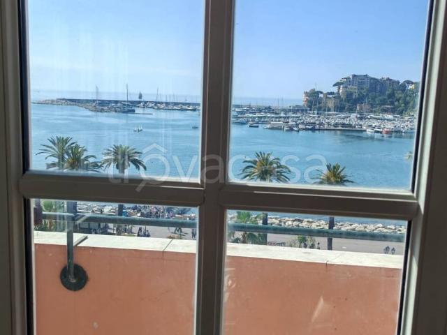 Appartamento in affitto a Rapallo via Giuseppe Mazzini, arredato, terrazzo, immobile di prestigio TrovaCasa