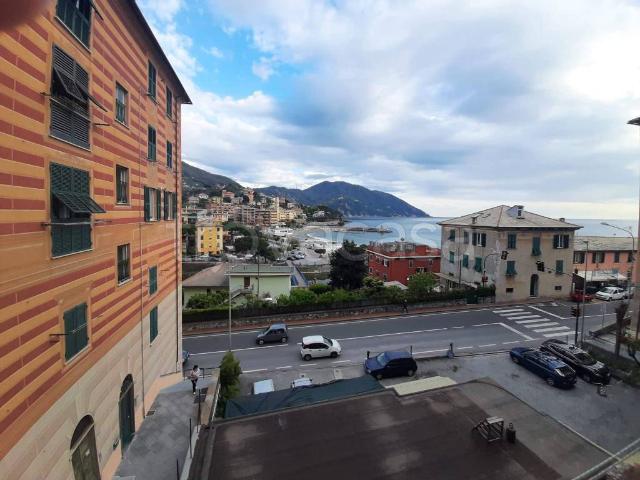 Appartamento in affitto a Recco via Camillo Benso di Cavour, arredato, vista mare, contesto signorile TrovaCasa