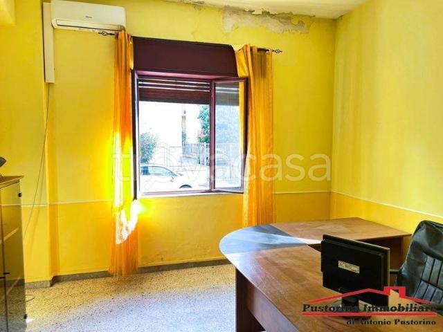 Appartamento in affitto a Reggio di Calabria via Mantova, parzialmente arredato, buono stato, infissi in legno TrovaCasa