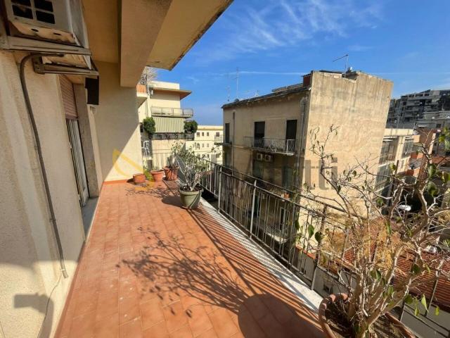 Appartamento in affitto a Reggio di Calabria via Salita Cappuccinelli, 12, non arredato/vuoto, posto auto, box TrovaCasa
