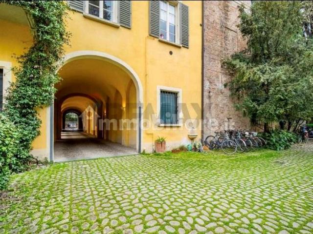 APPARTAMENTO IN AFFITTO A REGGIO EMILIA IN CENTRO STORICO