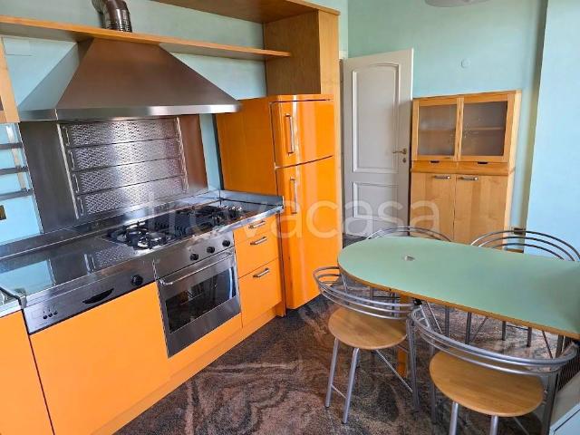 Appartamento in affitto a Reggio nell'Emilia, non arredato/vuoto, box, terrazzo TrovaCasa