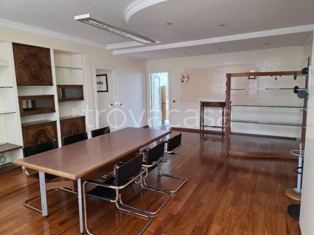 Appartamento in affitto a Reggio nell'Emilia, non arredato/vuoto, box, terrazzo TrovaCasa