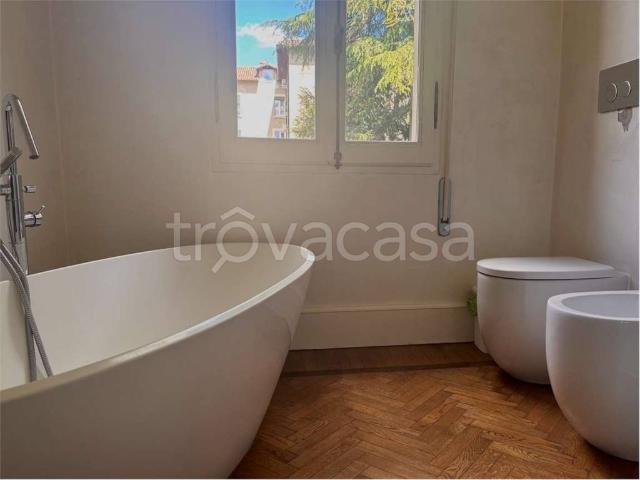Appartamento in affitto a Reggio nell'Emilia, arredato, giardino privato, box TrovaCasa