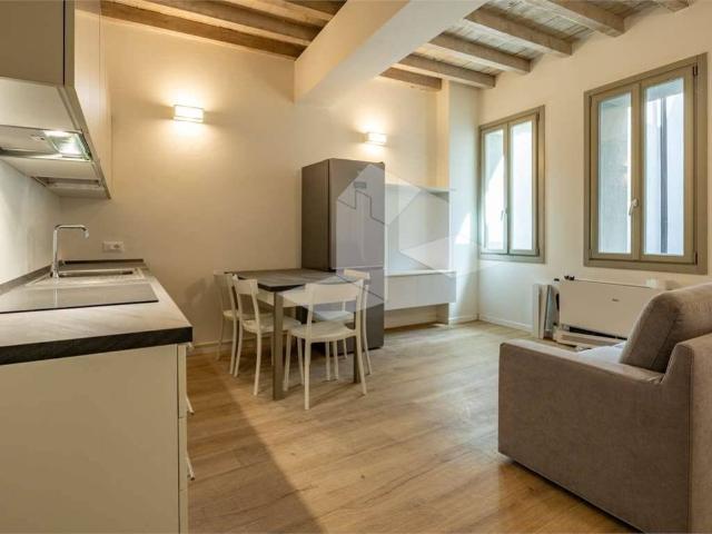 Appartamento in affitto a Reggio nell'Emilia, arredato, travi a vista, ristrutturato TrovaCasa