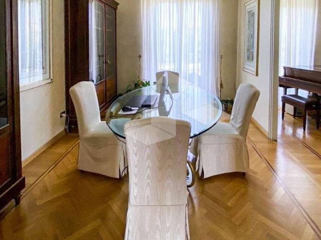 Appartamento in affitto a Reggio nell'Emilia, parzialmente arredato, centrale, balcone TrovaCasa