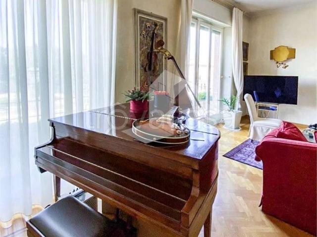Appartamento in affitto a Reggio nell'Emilia, parzialmente arredato, centrale, balcone TrovaCasa