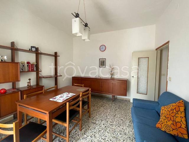 Appartamento in affitto a Reggio nell'Emilia via Gorizia, arredato, riscaldamento centralizzato con contacalorie, balcone TrovaCasa