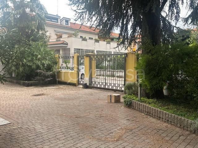 Appartamento in affitto a Rho via Carlo Porta, 3, arredato, riscaldamento autonomo, box doppio TrovaCasa
