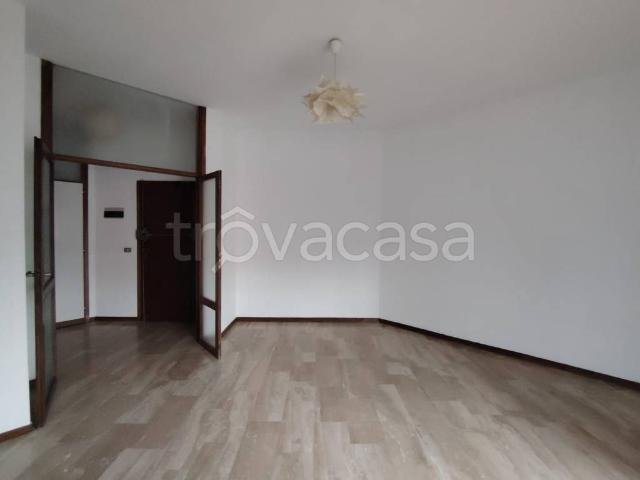 Appartamento in affitto a Rho via Padre Bernardo Banfi, non arredato/vuoto, terrazzo, ascensore TrovaCasa