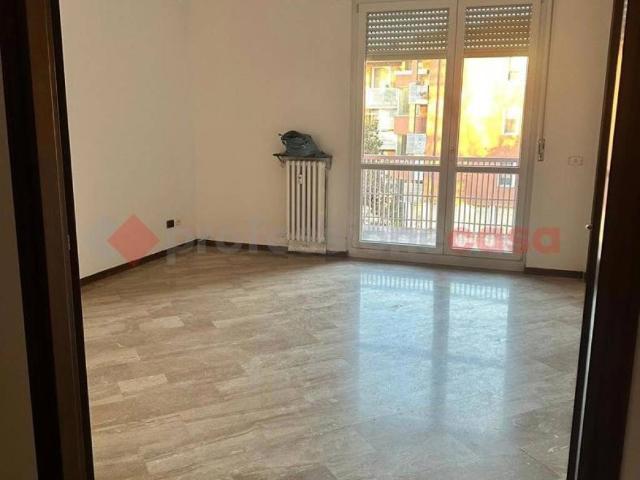 Appartamento in affitto a Rho lattuada, 14, non arredato/vuoto, libero subito, luminoso TrovaCasa