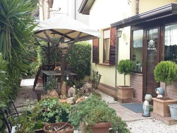 Appartamento in affitto a Riccione, arredato, giardino privato, posto auto TrovaCasa