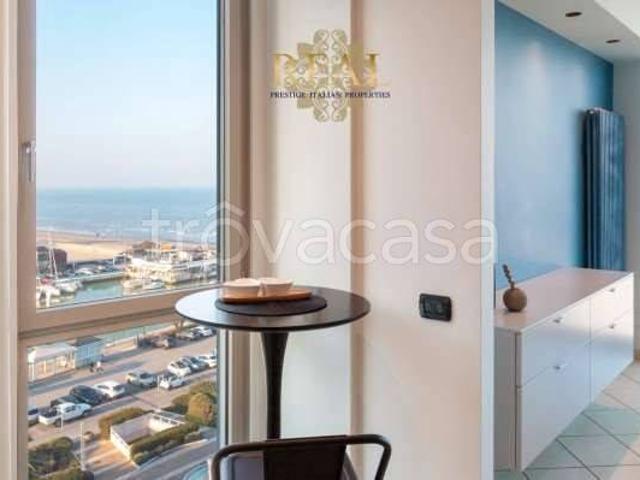 Appartamento in affitto a Riccione, lavastoviglie, luminoso, balcone TrovaCasa