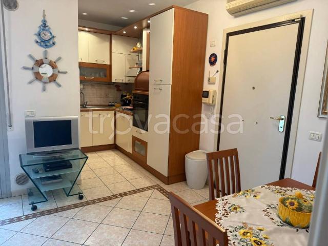 Appartamento in affitto a Riccione viale Massimo d'Azeglio, terrazzo, vista mare, parzialmente arredato TrovaCasa