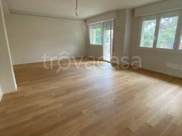 Appartamento in affitto a Riccione viale Monte Bianco, box, ristrutturato, cantina TrovaCasa