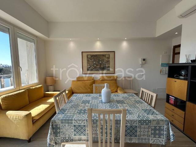 Appartamento in affitto a Riccione viale Gabriele d'Annunzio, arredato, terrazzo, vista mare TrovaCasa