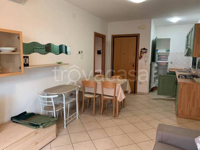 Appartamento in affitto a Riccione viale Giordano Bruno, arredato, giardino privato, posto auto TrovaCasa