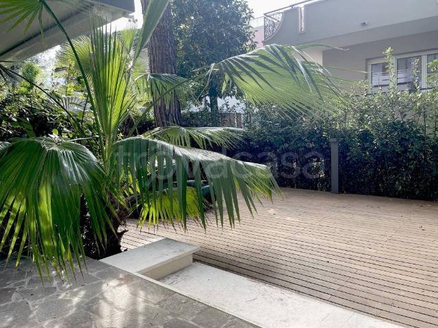 Appartamento in affitto a Riccione viale Trento Trieste, arredato, giardino privato, posto auto TrovaCasa