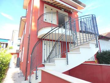 Appartamento in affitto a Riccione viale Ugo Bassi, arredato, giardino privato, terrazzo TrovaCasa