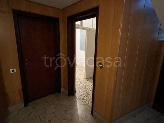 Appartamento in affitto a Rivoli via Giorgio Vecco, 35, non arredato/vuoto, contesto signorile, semicentrale TrovaCasa