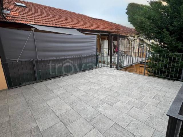 Appartamento in affitto a Rivoli via Fratelli Macario, non arredato/vuoto, terrazzo, ultimo piano TrovaCasa