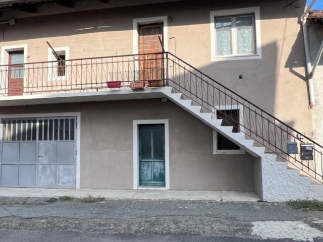 Appartamento in affitto a Riva presso Chieri via San Giovanni, 9, non arredato/vuoto, centrale, bagno finestrato TrovaCasa
