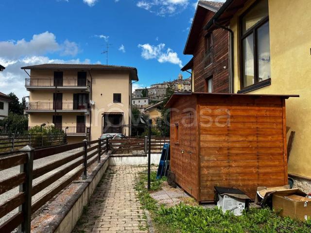 Appartamento in affitto a Rocca di Mezzo viale Antonio Marini, arredato, riscaldamento autonomo, caminetto TrovaCasa
