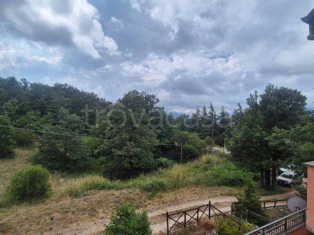 Appartamento in affitto a Rocca di Cambio via Gran Sasso, arredato, giardino privato, caminetto TrovaCasa