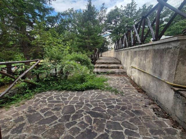 Appartamento in affitto a Rocca di Cambio via Santa Lucia, arredato, giardino privato, vista panoramica TrovaCasa