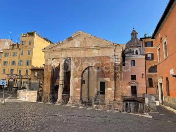 Appartamento in affitto a Roma, arredato, travi a vista, ascensore TrovaCasa