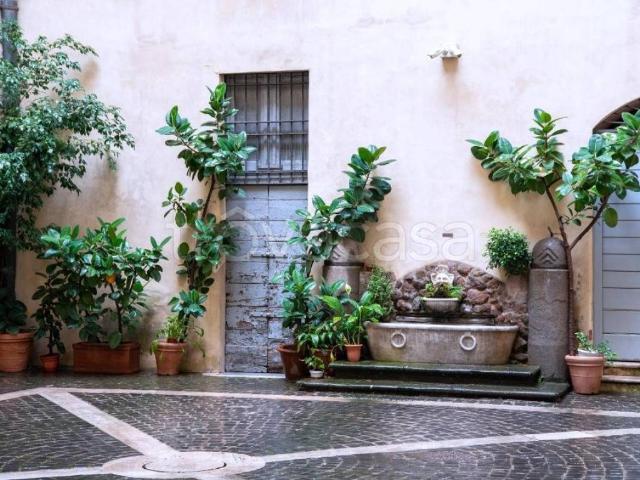 Appartamento in affitto a Roma piazza Mattei, arredato, terrazzo, cucina abitabile TrovaCasa
