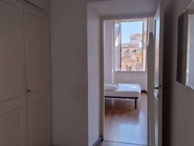 Appartamento in affitto a Roma piazza Capranica, parzialmente arredato, ascensore, riscaldamento assente TrovaCasa