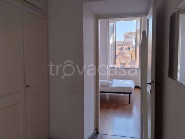 Appartamento in affitto a Roma piazza Capranica, parzialmente arredato, ascensore, riscaldamento assente TrovaCasa