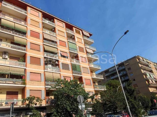 Appartamento in affitto a Roma piazza Roberto Malatesta, non arredato/vuoto, ascensore, ristrutturato TrovaCasa