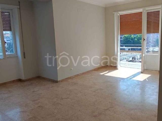 Appartamento in affitto a Roma piazza Roberto Malatesta, non arredato/vuoto, ascensore, riscaldamento centralizzato TrovaCasa
