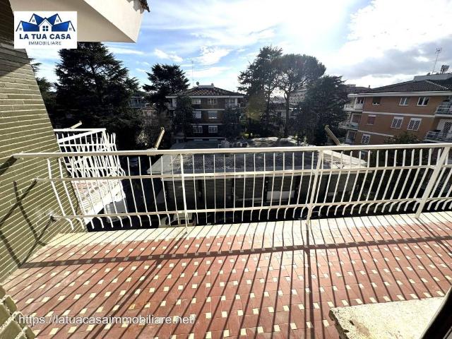 Appartamento in vendita a Roma RM