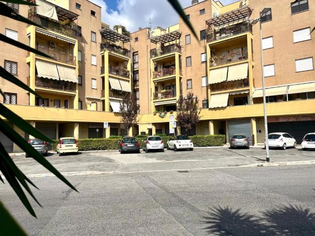Appartamento in affitto a Roma roma Ilia Peikov, arredato, terrazzo, riscaldamento autonomo TrovaCasa