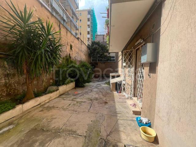 Appartamento in affitto a Roma via Mario Magri, giardino privato, cucina a vista TrovaCasa