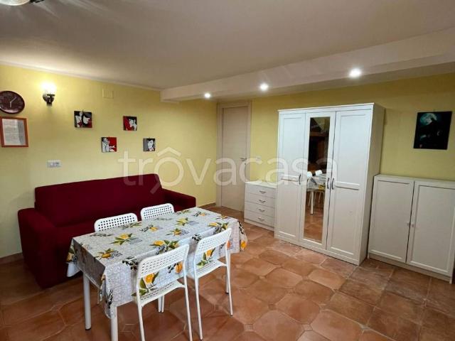 Appartamento in affitto a Roma via Misilmeri, arredato, giardino privato, caminetto TrovaCasa