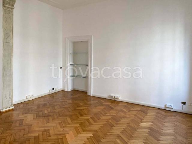 Appartamento in affitto a Roma via Niccolò Paganini, non arredato/vuoto, cantina, luminoso TrovaCasa