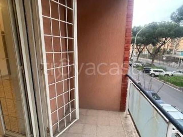 Appartamento in affitto a Roma via Attilio Ambrosini, 5, Ardeatino Montagnola