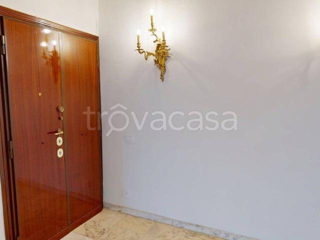 Appartamento in affitto a Roma via Attilio Friggeri, non arredato/vuoto, ascensore, vicinanze negozi TrovaCasa