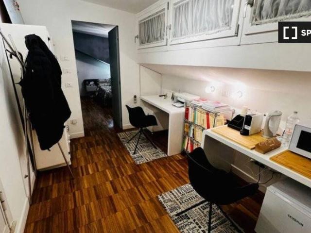 Appartamento in affitto a Roma via Albenga, arredato, ascensore, riscaldamento centralizzato TrovaCasa
