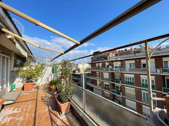 Appartamento in affitto a Roma via Andrea Baldi, 12, arredato, terrazzo, ascensore TrovaCasa