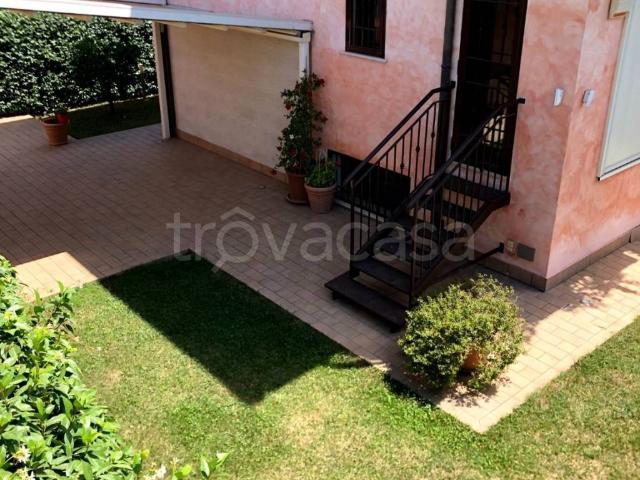 Appartamento in affitto a Roma via Ardeatina, 1239, giardino privato, posto auto, terrazzo TrovaCasa