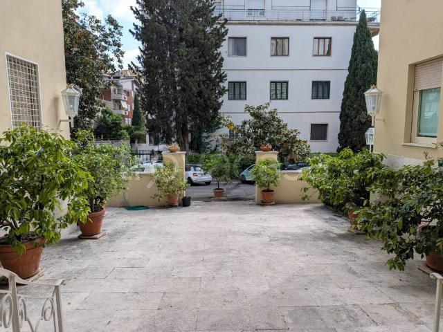 Appartamento in affitto a Roma via Armando Spadini, arredato, terrazzo, immobile di prestigio TrovaCasa