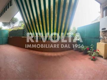 Appartamento in affitto a Roma via Bevagna, non arredato/vuoto, giardino privato, terrazzo TrovaCasa