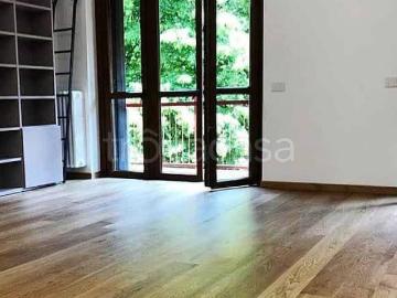 Appartamento in affitto a Roma via Bevagna, non arredato/vuoto, posto auto, ristrutturato TrovaCasa