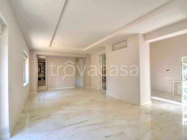 Appartamento in affitto a Roma via Bruxelles, giardino privato, posto auto, box TrovaCasa