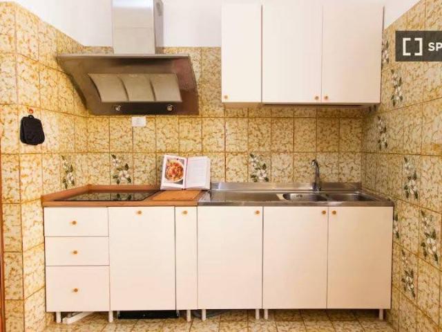 Appartamento in affitto a Roma via Calpurnio Pisone, arredato, lavatrice, lavastoviglie TrovaCasa